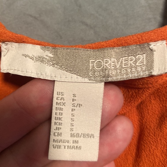 Baby doll ruffle bottom top. - Picture 4 of 6